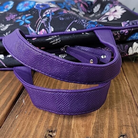 Kenneth Cole. Reaction. Travel Bag. Floral. EUC - Picture 8 of 10